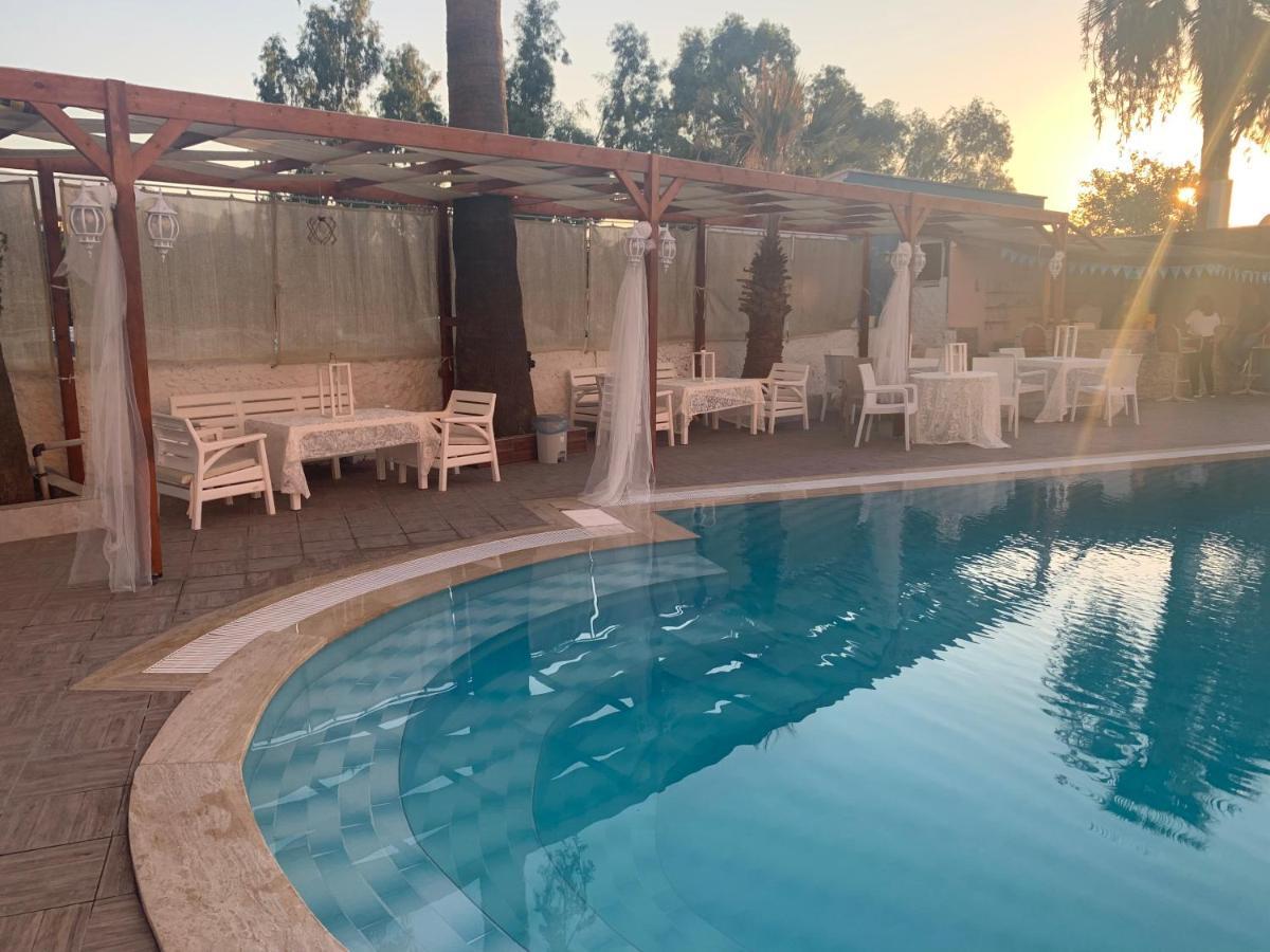 Holiday Hotel Kusadası Eksteriør bilde